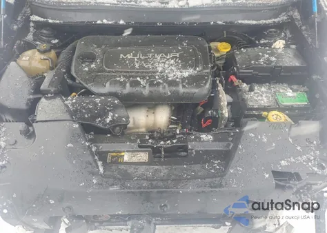 2015 Jeep Cherokee Latitude z USA, uszkodzony, nr VIN 1C4PJMCB7FW551502